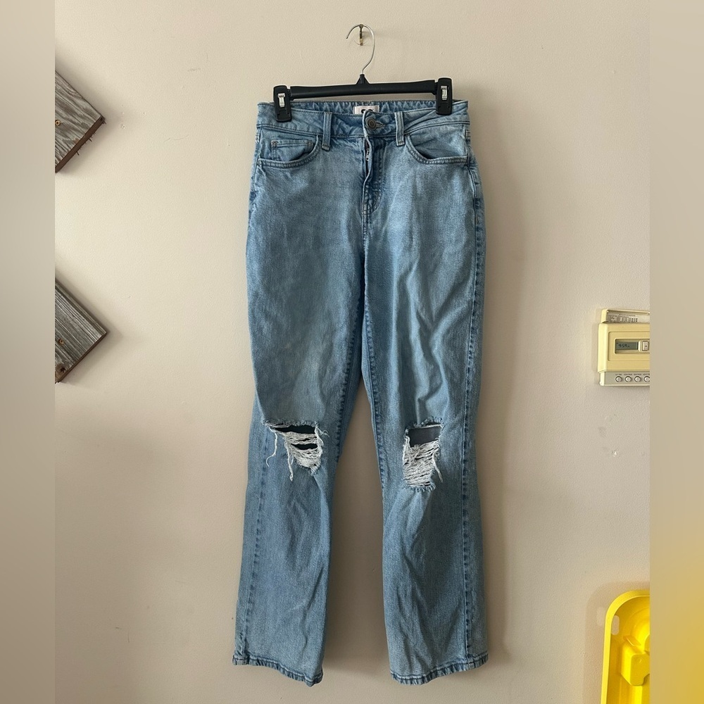 Women’s SO distressed jeans 3